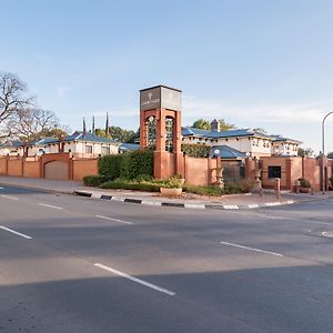 Courtyard Hotel Rosebank Johannesburgo Exterior photo