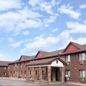 Hotel Baymont By Wyndham Eau Claire Wi Exterior photo