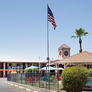 Hotel Howard Johnson By Wyndham Yuma Exterior photo