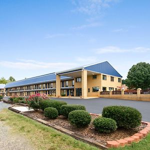 Days Inn By Wyndham Richburg Exterior photo