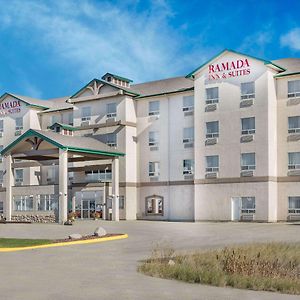 Hotel Ramada By Wyndham Clairmont/Grande Prairie Exterior photo
