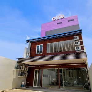 Vaccinated Staff - OYO 168 K-15 Residence Surabaya Exterior photo