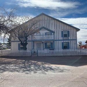 Tombstone Bordello Bed & Breakfast Bed and Breakfast Exterior photo