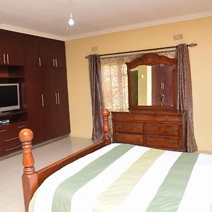 Azb Cozy Homes. Elegant 4 Bedroom Home In Area 49, Lilongüe Exterior photo