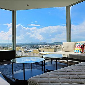 Luxury Central Hilltop Apartment With Great Views Naxxar Exterior photo