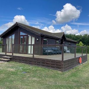 Lakeside Cabin Set In The Kentish Countryside Villa Bethersden Exterior photo