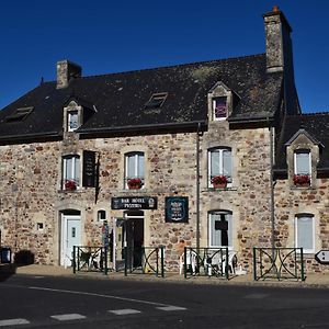 Hotel Auberge de la vallée de la douve L'Etang-Bertrand Exterior photo