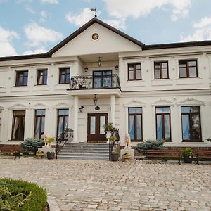 Pałac Uniejów Bed and Breakfast Exterior photo