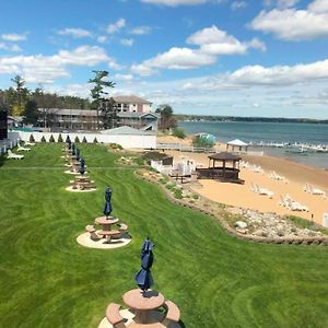 Hotel The Beach Haus - Traverse City Exterior photo