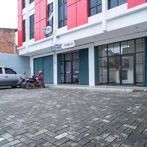 Hotel Reddoorz Near Stasiun Tangerang Exterior photo