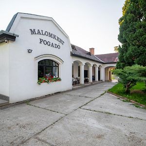 Szobi Malomkert Fogadó Bed and Breakfast Exterior photo