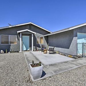 Indie-Eclectic Desert Home With Hot Tub And Patio Twentynine Palms Exterior photo
