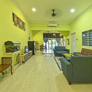 Oyo 90551 Zn Mix Homestay & Roomstay Kampung Raja Exterior photo