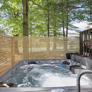 New Modern Chalet With Hot Tub, Game Room Tobyhanna Exterior photo