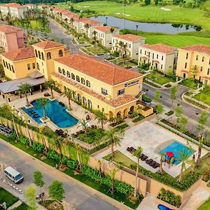 Wyndham Sky Lake Resort And Villas Hanói Exterior photo