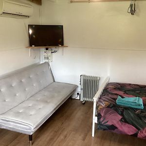 Vigo Retreat Cabin 3 Bed and Breakfast Sevenoaks Exterior photo