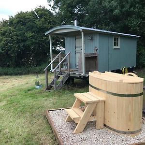 Charming Shepherds Hut With Wood Fired Hot Tub Charlton Musgrove Exterior photo