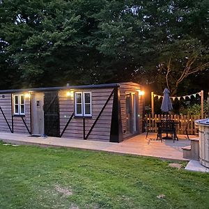 The Hoppers' Halt Villa Staplehurst Exterior photo