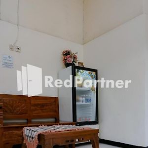 Sawojajar Inn Mitra Reddoorz Malang Exterior photo