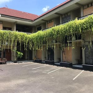 Harys Homestay Triwung Exterior photo
