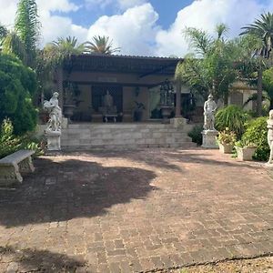Palm Villa Puerto Elizabeth Exterior photo