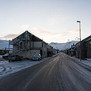 Apartamento Scenic Penthouse - Ocean View & Skylight Windows Siglufjordur Exterior photo