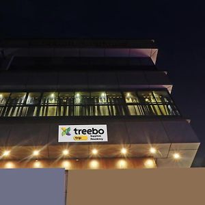 Hotel Itsy By Treebo - Sapphire Residency Manjeri Exterior photo