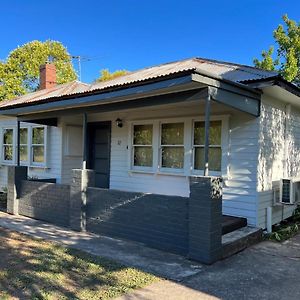 Nilmar Ave - Central Cozy 1950S Wodonga 3Br Cottage Exterior photo