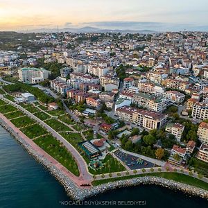 Просторная Квартира 2 Plus 1 С Панорамным Видом На Море Darıca Exterior photo