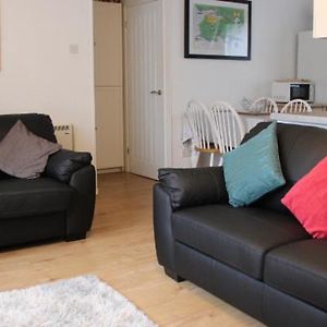 2 Bedroom Chalet All To Yourself, Free Parking, Dogs Welcome Swansea Exterior photo