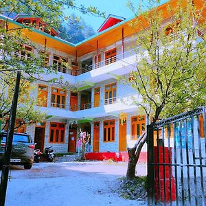 Highland Gojh Kasol Bed and Breakfast Exterior photo