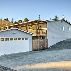 Pet-Friendly North Bend Home With Bay Views! Exterior photo