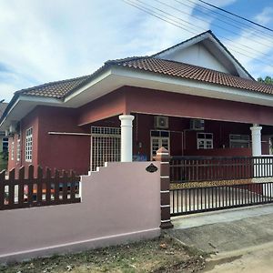 Muazdiana Homestay Di Kuala Nerus, Gong Badak Kampong Tanjong Gelam Exterior photo
