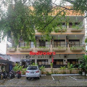 Hotel Reddoorz @ Jalan Pramuka Manado Exterior photo