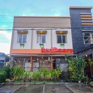 Hotel Reddoorz Near Jalan Wolter Monginsidi Manado Exterior photo
