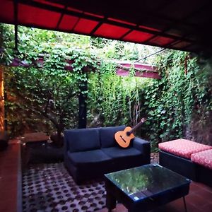 Apartamento Chenille House Hostal Con Jardin Y Ac Munro Exterior photo