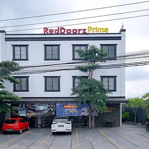 Reddoorz Premium At Raja Hostel Syariah Bandar Lampung Exterior photo