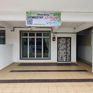 Homestay At-Taqwa Batu Pahat Exterior photo