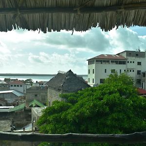 Jambohouse Lamu Bed and Breakfast Exterior photo