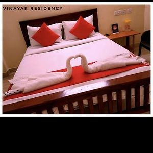 Vinayak Residency Bed and Breakfast Madrás Exterior photo