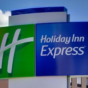 Holiday Inn Express & Suites Lexington, An Ihg Hotel Exterior photo