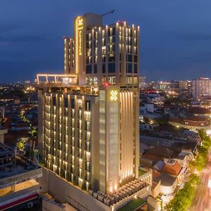 Platinum Hotel Tunjungan Surabaya Exterior photo