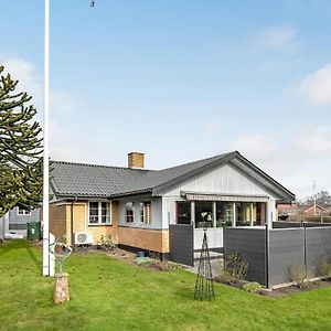 3 Bedroom Stunning Home In Neksø Exterior photo