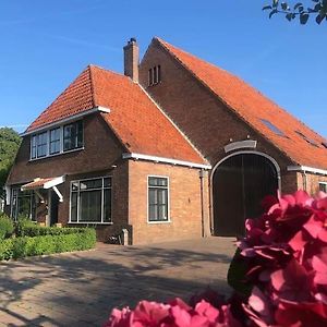 Apartamento Rustig Logeerverblijf Aan De Rand Van De Stad Lekkum Exterior photo