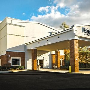 Hotel Fairfield By Marriott Medford Long Island Exterior photo