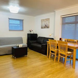 Cosy & Spacious 1 Bedroom + Dedicated Off Street Parking Londres Exterior photo