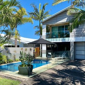 The Palm - Beachside Home With Heated Pool & Cinema Mudjimba Exterior photo