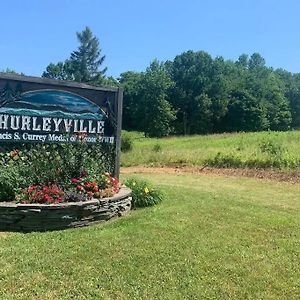 Apartamento Chic Catskills Getaway Bungalow Hurleyville Exterior photo