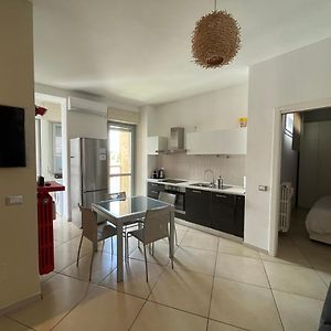 Apartamento Bilocale In Centro - 10Km Da Malpensa Gallarate Exterior photo