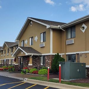 Hotel Super 8 By Wyndham Sterling Heights/Detroit Area Exterior photo
